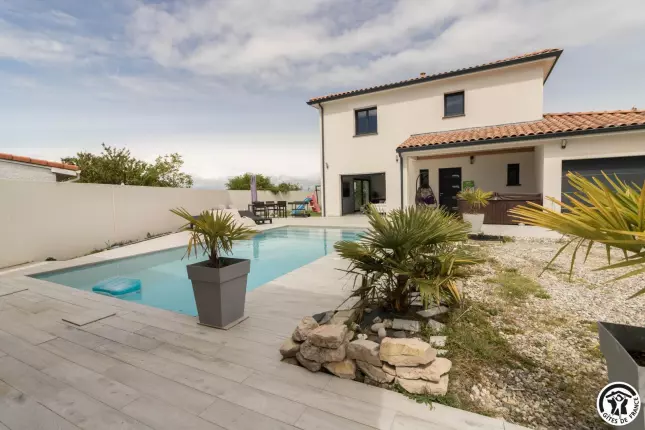 La Villa - Piscine et Jacuzzi, MERVILLE