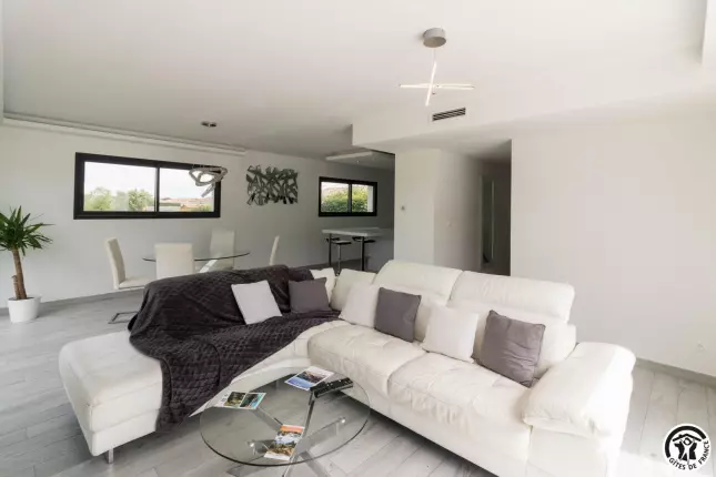 La Villa - Piscine et Jacuzzi, MERVILLE