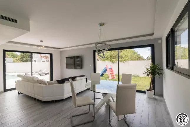 La Villa - Piscine et Jacuzzi, MERVILLE