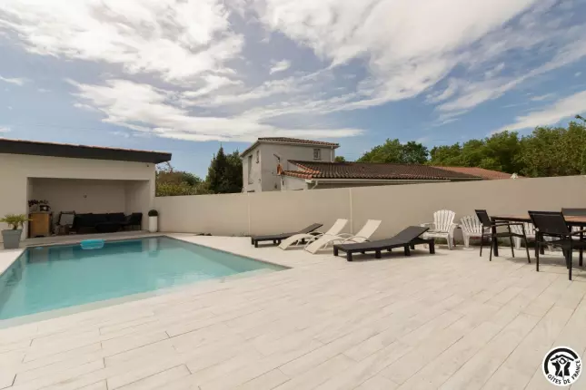 La Villa - Piscine et Jacuzzi, MERVILLE