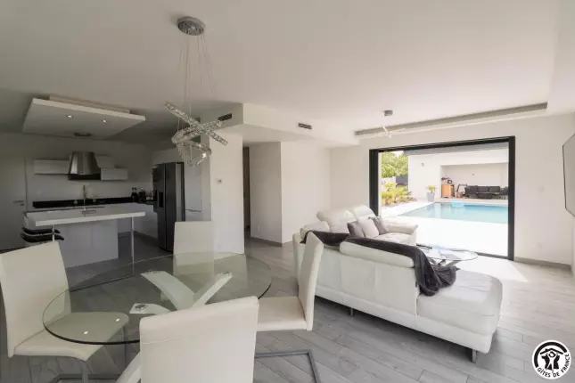 La Villa - Piscine et Jacuzzi, MERVILLE