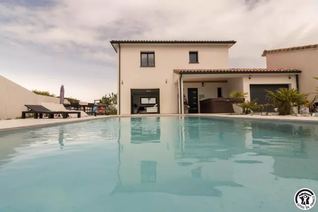 La Villa - Piscine et Jacuzzi, MERVILLE