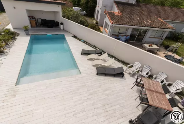 La Villa - Piscine et Jacuzzi, MERVILLE