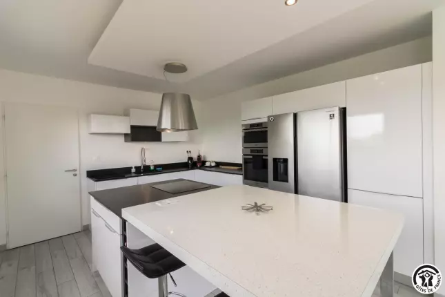 La Villa - Piscine et Jacuzzi, MERVILLE