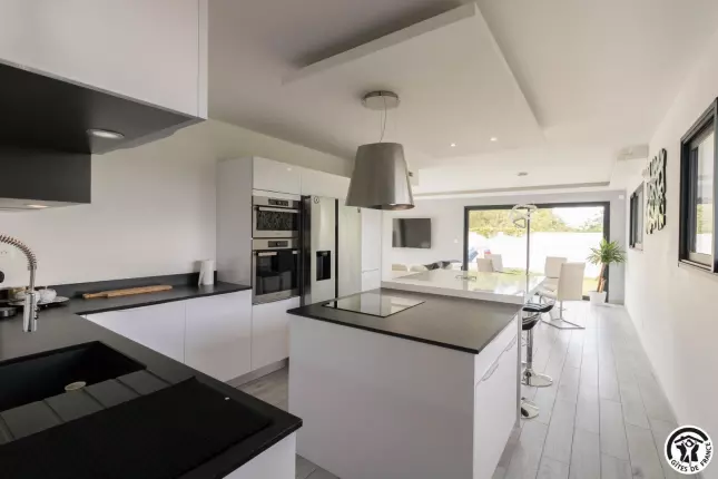 La Villa - Piscine et Jacuzzi, MERVILLE