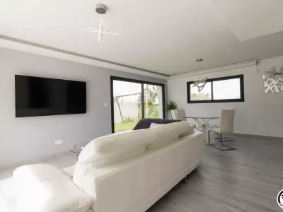 LA VILLA - PISCINE ET JACUZZI, MERVILLE