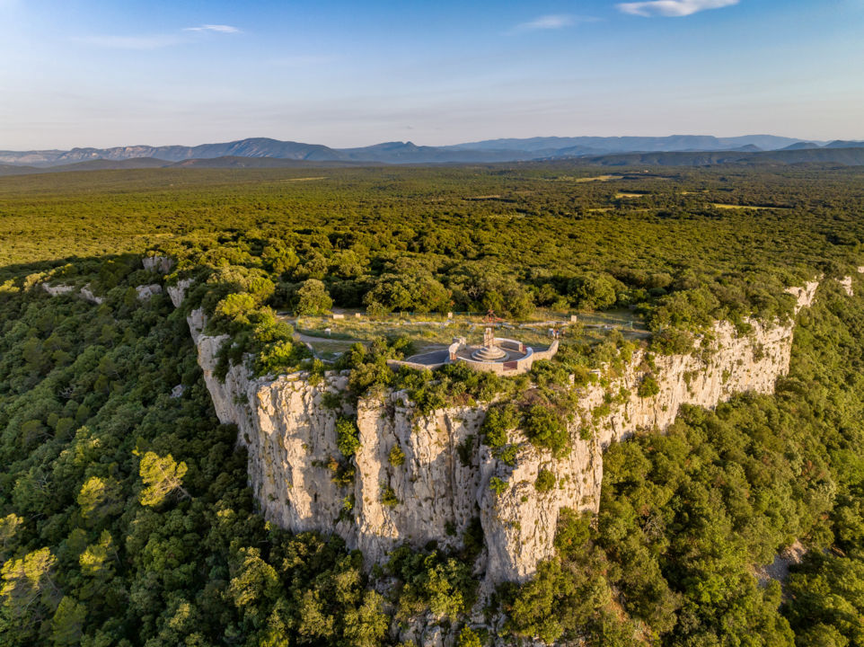 (Incontournables 2) Rocher du Causse ©domergue