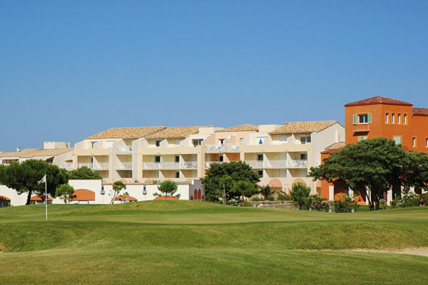 Résidence Palmyra Golf au Cap d'Agde - La résidence vue du golf