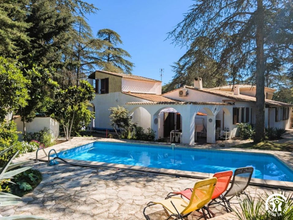 34G008 - La Maison Bleue_1