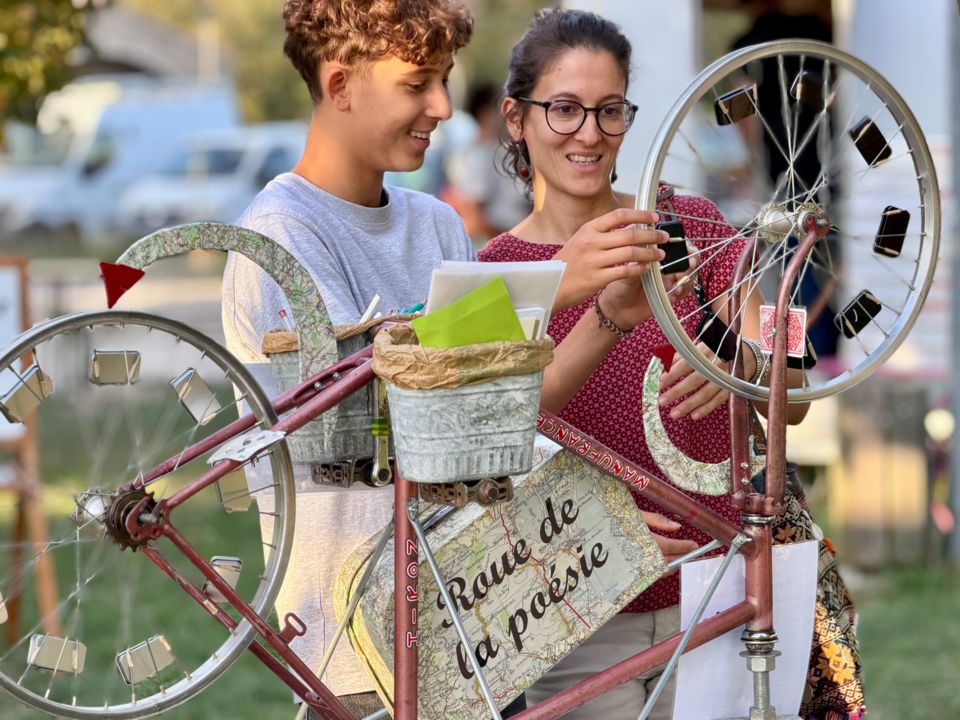 Spectacle -jeu : L'Upôtëk, ludothèque et criée poétiques_Béziers_1
