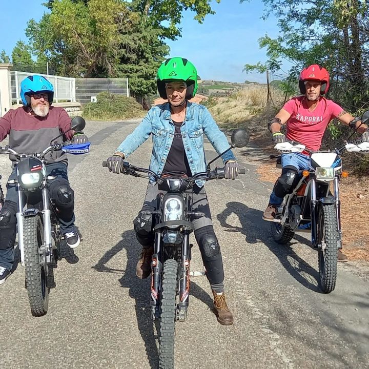 Moto électrique dans les vignes