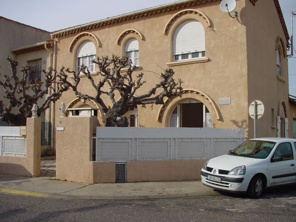 Façade de la maison La Roseraie_1