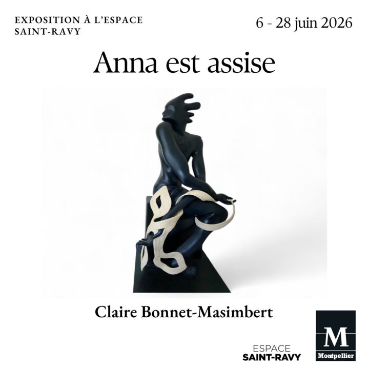 Anna est assise