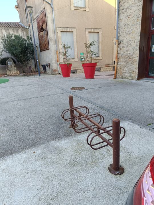 Appui roue_Pl de la République PUISSERGUIER jeux enfant