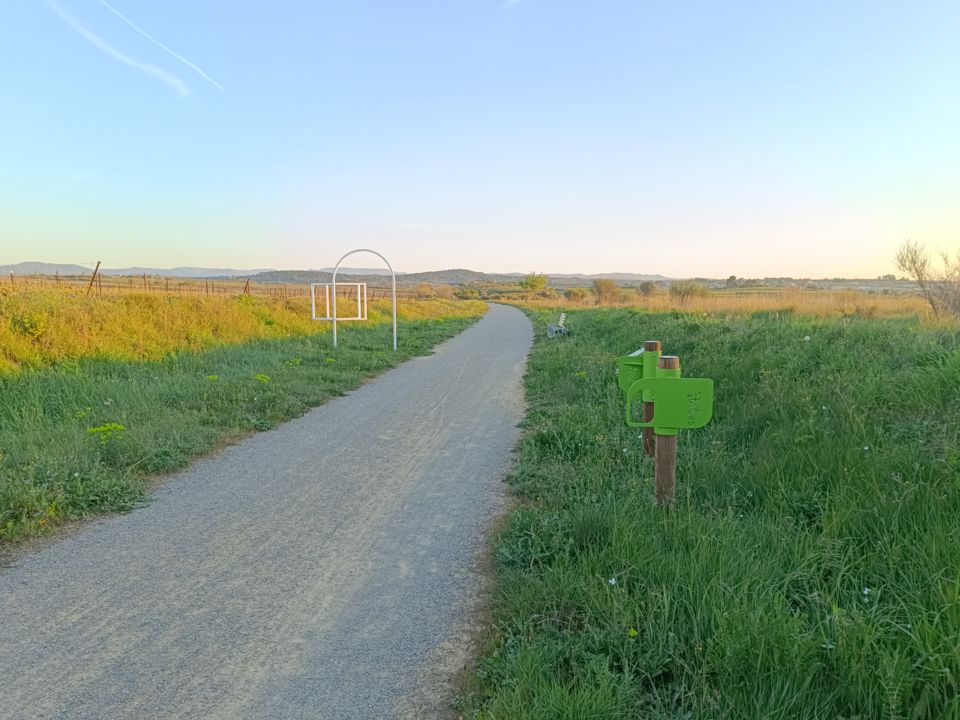 Appui vélo cadre_Voie verte Camin'Arts_Puisserguier oeuvre Traversée Arche