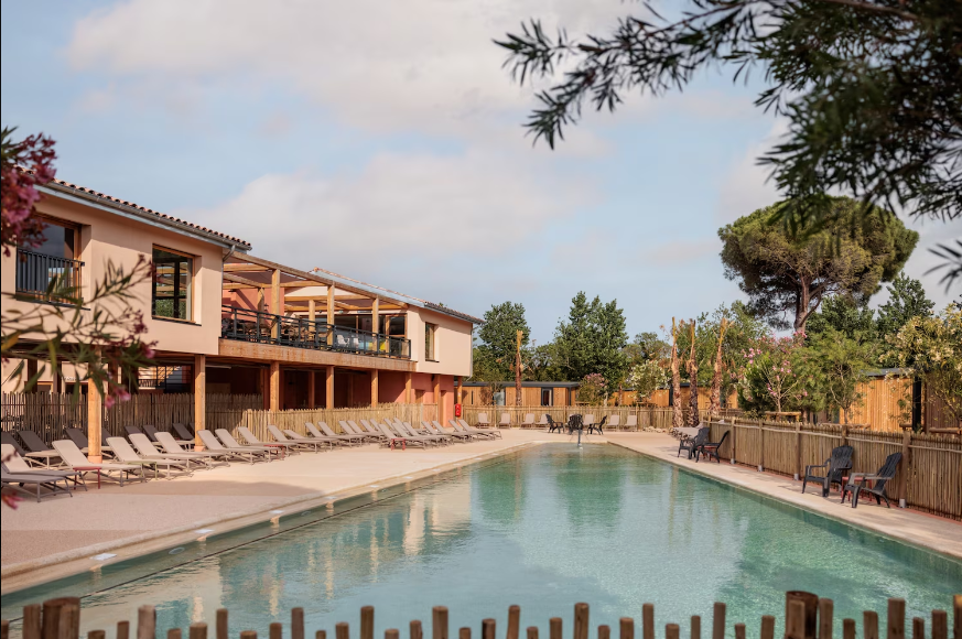 Camping Roompot Beach Resort située au Grau d'Agde - Piscine chauffée