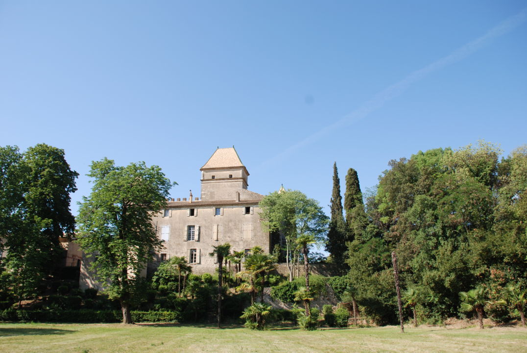 Château de Ribaute pris du parc de 8,5 hec [Hébergement Lieuran Vigne]