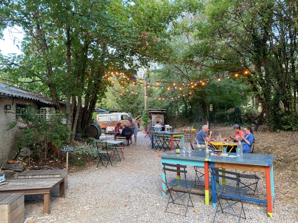 Restaurant et pico-brasserie la Vacqueroise - Terrasse ombragée