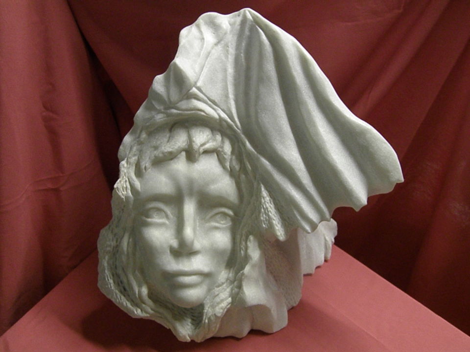 La dame Blanche en marbre blanc des Pyrénées. Jean Michel Lafitte