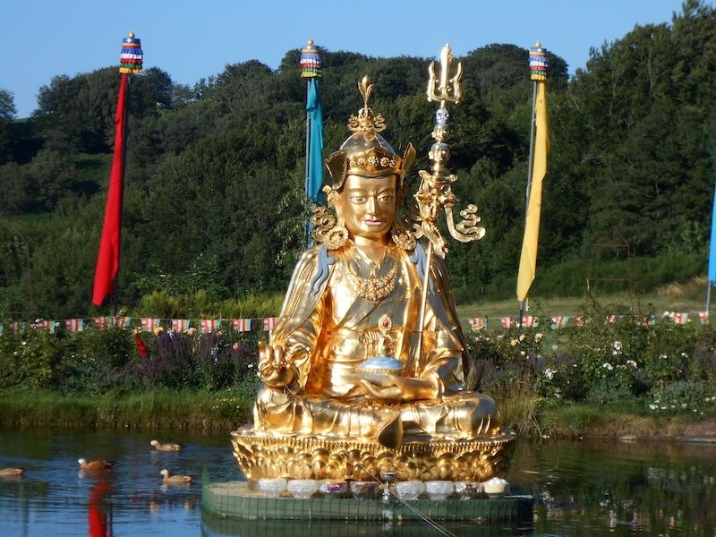 Né du lotus