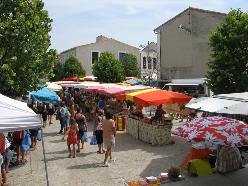 MARCHÉ TRADITIONNEL DE VIC-LA-GARDIOLE