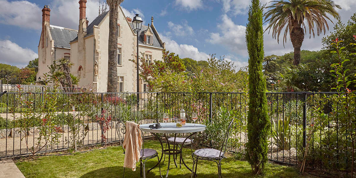 Saint Pierre de Serjac Maison La-Distillerie-jardin