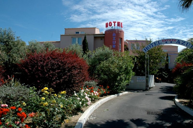 Hôtel Azur-Extérieur, jardin et entrée de l'hôtel