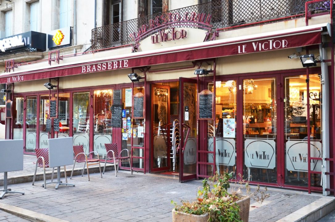bar-restaurant-grill-le-victor-brasserie-centre-ville-beziers-1100x729