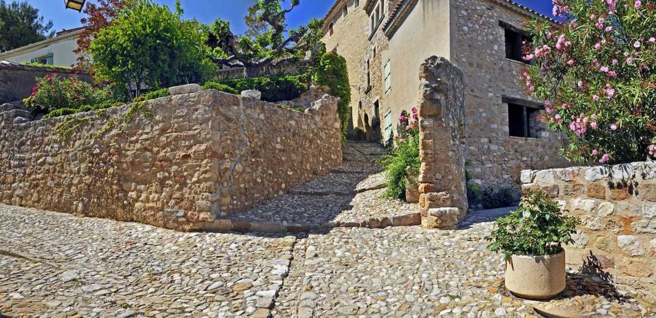 calades-montouliers-village-du-canal-du-midi-au-saint-chinian