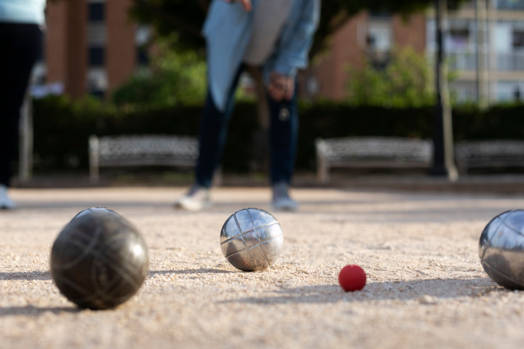 elderly-friends-playing-petanque(1)