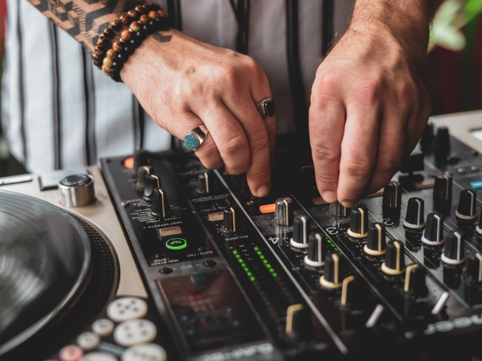 foxfedproductions-dj-9372007