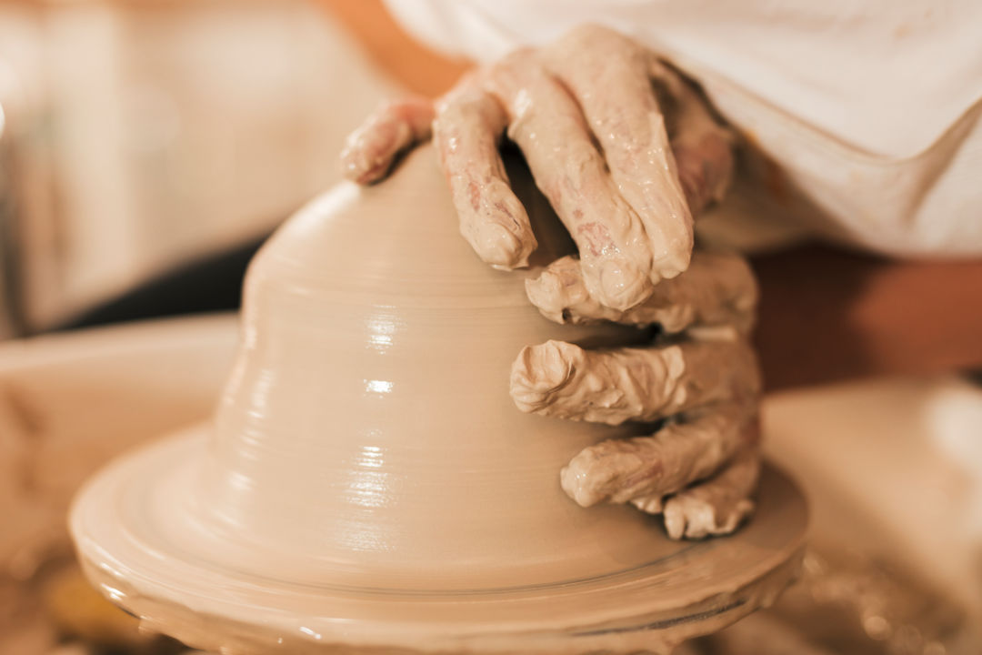 modeling-clay-potter-s-wheel-pottery-workshop