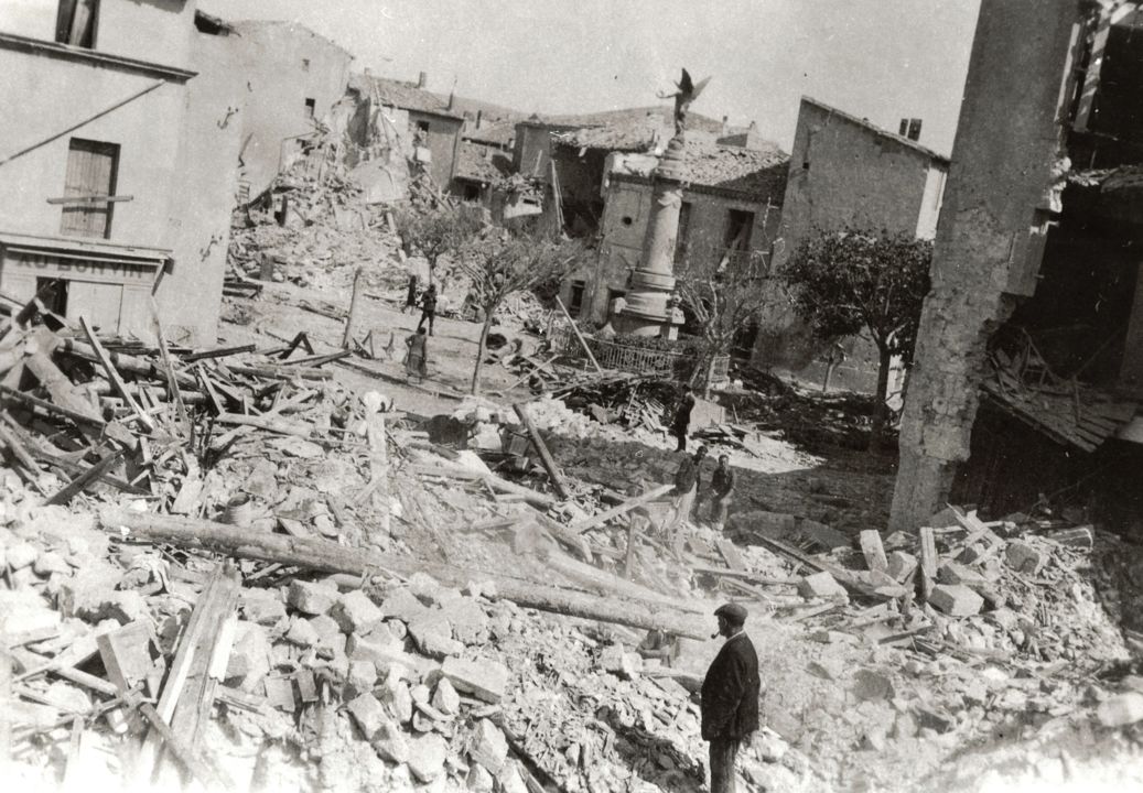 FRONTIGNAN SOUS LES BOMBES