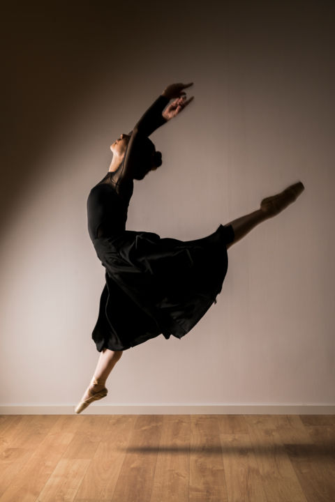 side-view-ballerina-jumping-posture