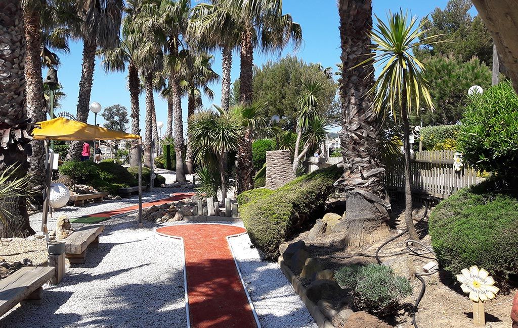 Dinogolf au Cap d'Agde - Mini-golf sur 5000 m² paysagers
