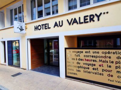HOTEL AU VALERY - EXTERIEUR - ENTREE