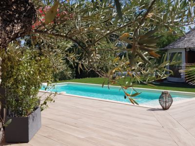 Les extérieurs. piscine partagée avec les propriétaires