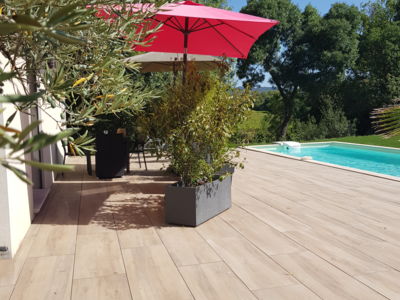 Les extérieurs. piscine partagée avec les propriétaires