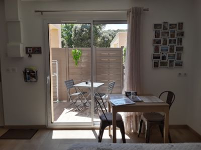 Table repas intérieure et extérieure