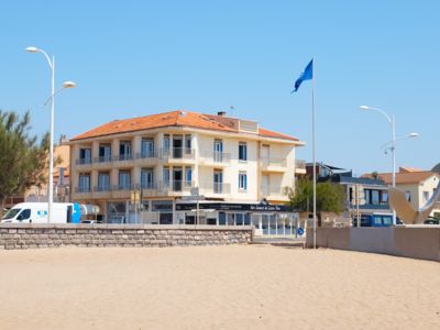Hôtel de la Mer vu depuis la plage_2