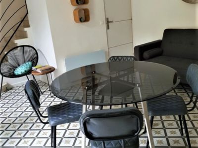 nouvelle table + chaises_12