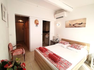 La chambre rouge de la suite_13