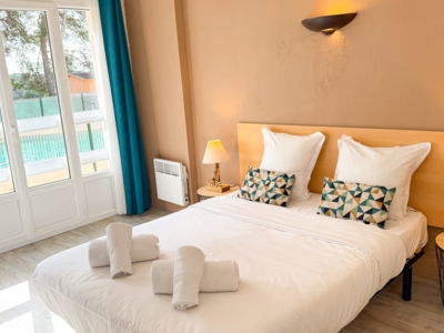 Hôtel Les Rocailles à Montagnac - Chambre standard triple_3