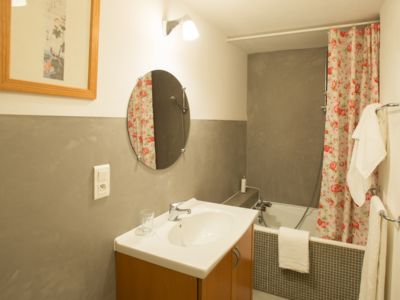 Amandier---badkamer-met-bad-jpg
