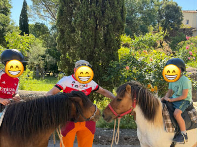 Balade à poney en main