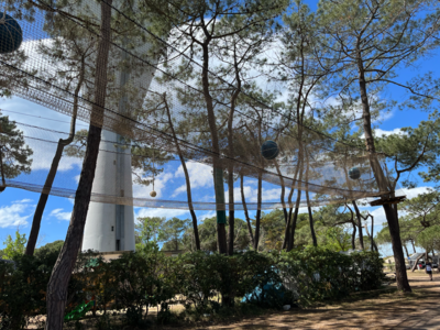 Camping La Tamarissière à Agde - Parcours dans les arbres pour les enfants