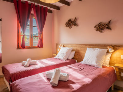 Chambre lit séparés avec salle de bain