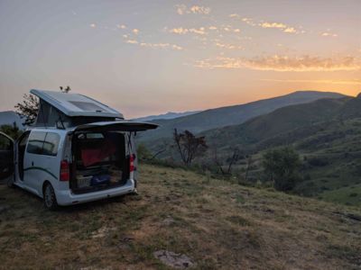 Coucher de soleil en van dans les Hautes Pyrénées