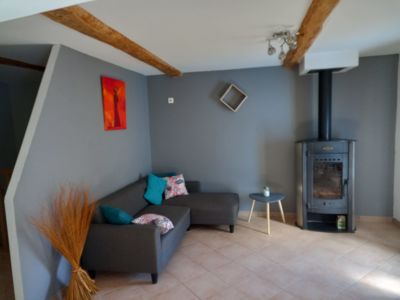 salon avec poele a bois fonctionnel