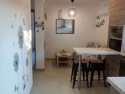 Cuisine et salon en arrièreplan